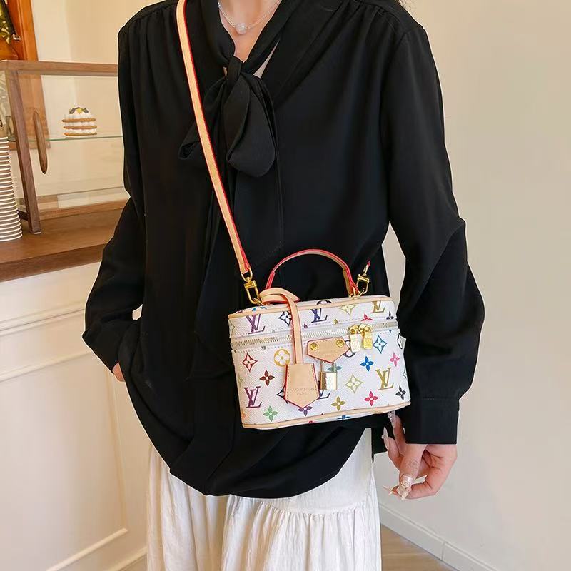 ヴィンテージ風のボックス ハンドバッグ – エレガントなモノグラム トート ボックス