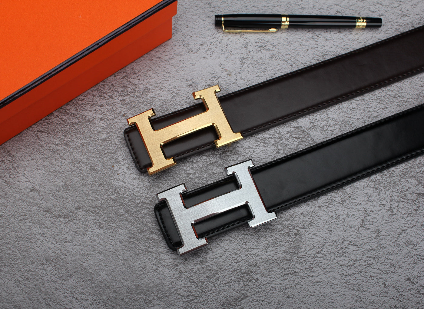 2 färger klassiskt läderbälte