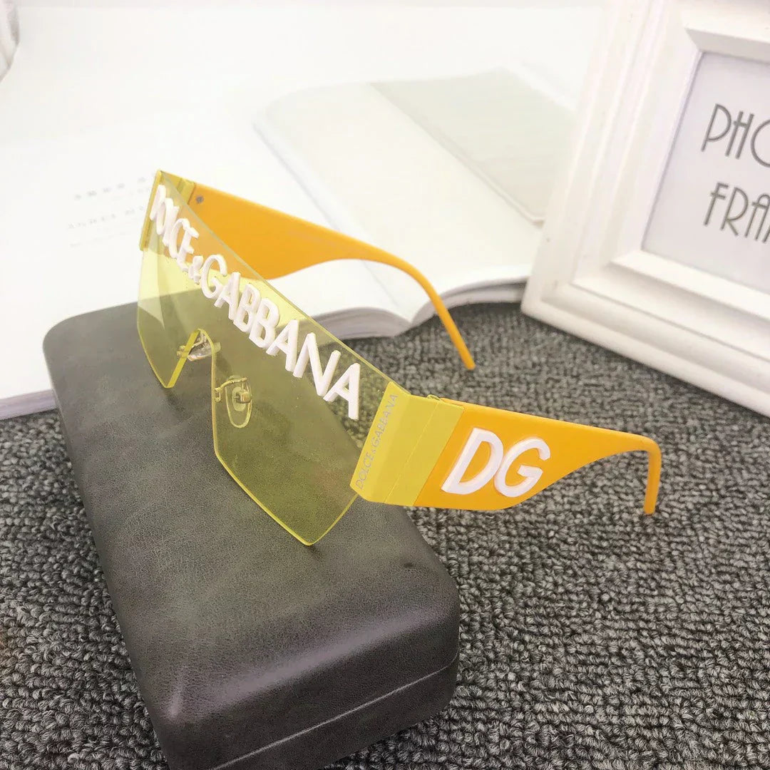 Lunettes de soleil carrées à la mode