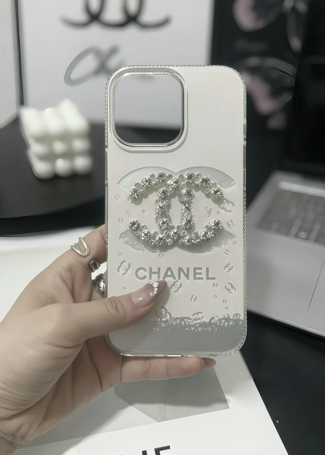 Elegante funda de cristal de lujo para iPhone con correa de pulsera