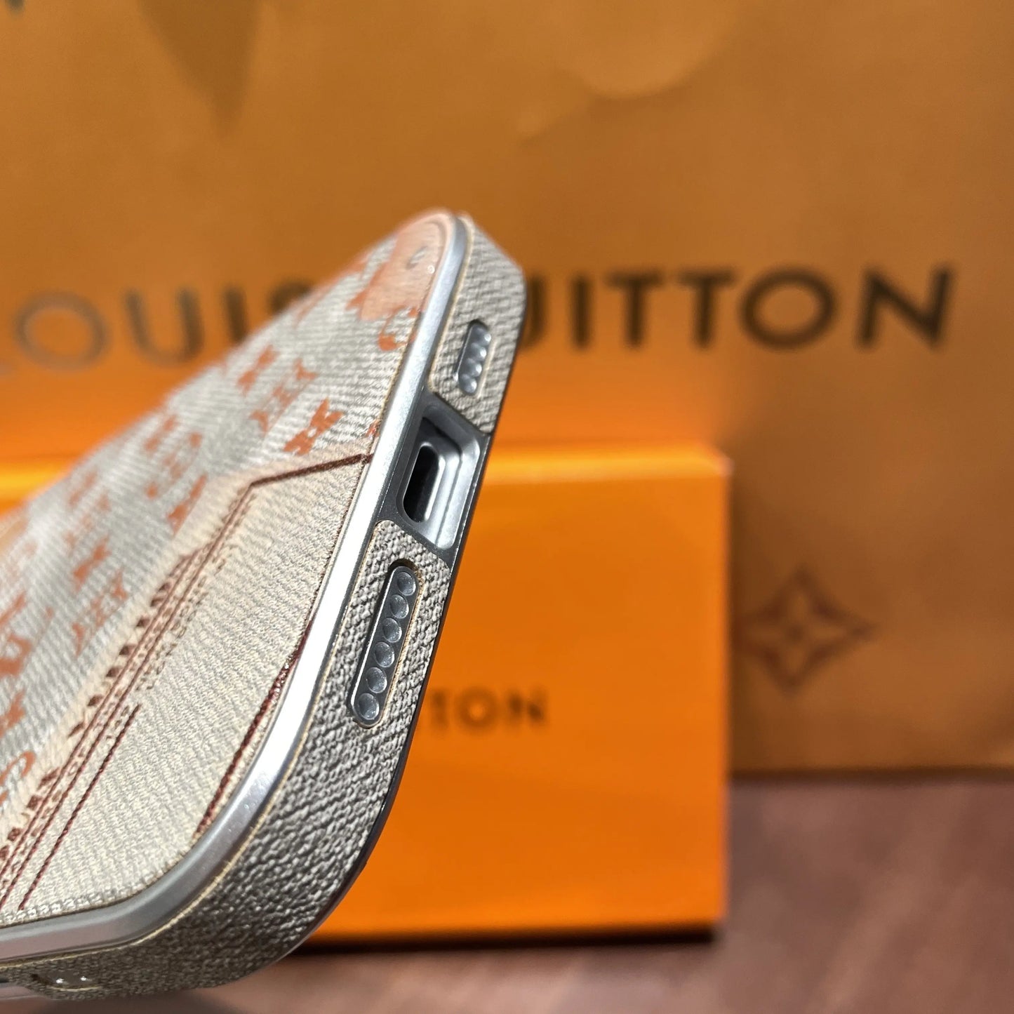 Vintage leren telefoonhoesje in envelopstijl