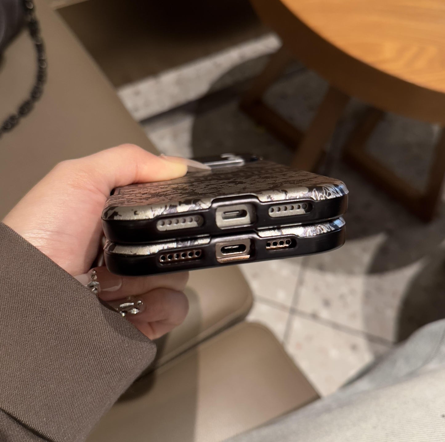 Tyylikäs kukkakuvioinen iPhone-kuori – ensiluokkainen suoja ja tyylikäs muotoilu