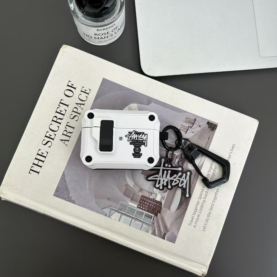 Wytrzymałe etui na słuchawki AirPods inspirowane stylem streetwear z karabińczykiem