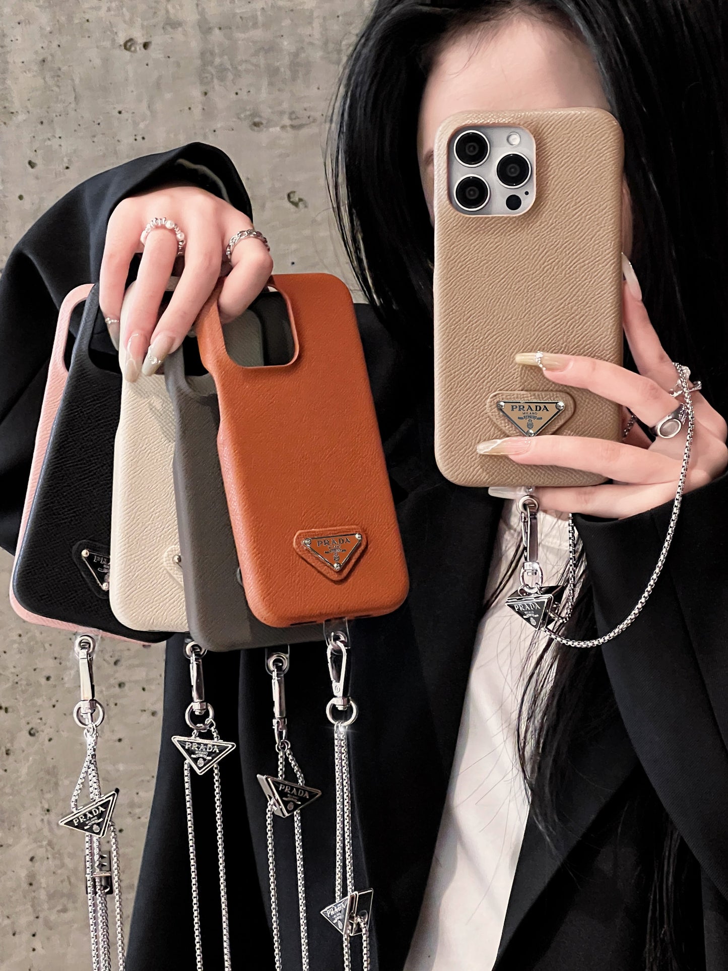 Luxuriöse iPhone-Hülle aus Leder zum Umhängen