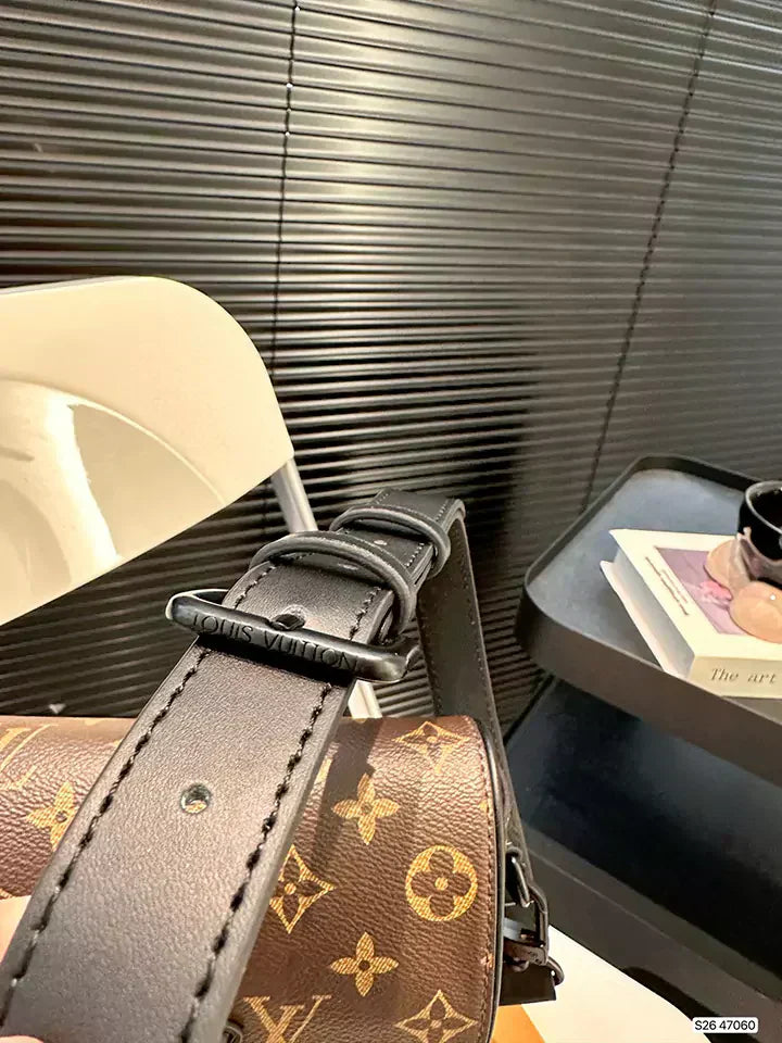 Geantă de lux Model monogramă din piele de înaltă calitate