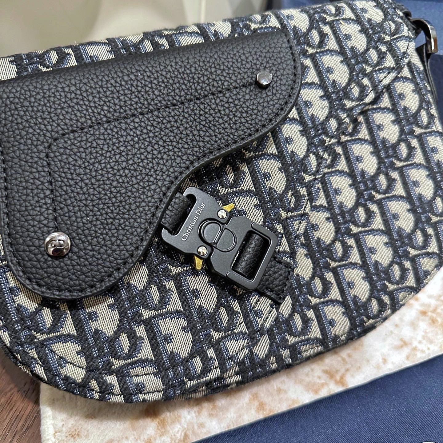 Borsa a tracolla da sella con monogramma vintage