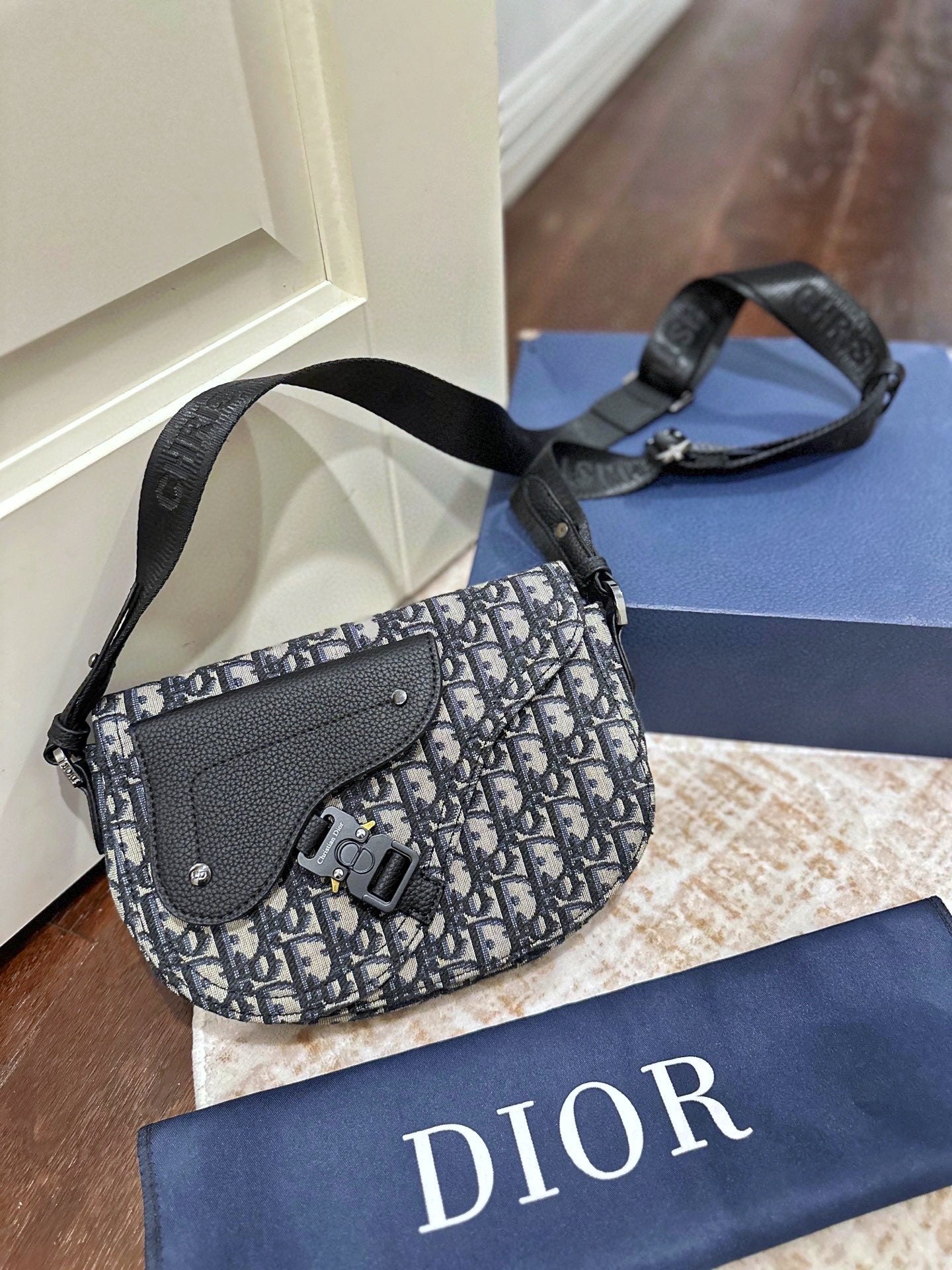 Borsa a tracolla da sella con monogramma vintage