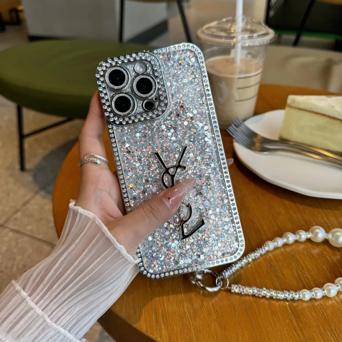 Luxuriöse glitzernde holografische Y-S-L-inspirierte iPhone-Hülle – Diamond Shine Edition