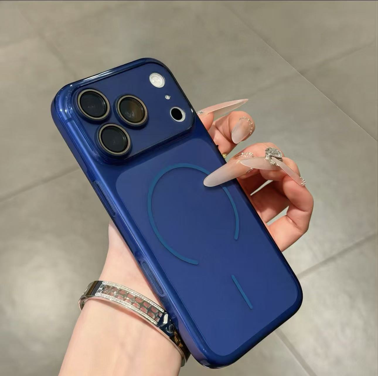 Ultradünne, transparente Premium-iPhone-Hülle