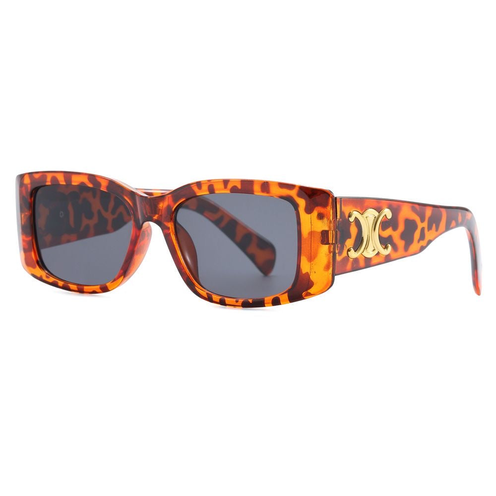 Luxuriöse Retro-Sonnenbrille mit Goldplakette