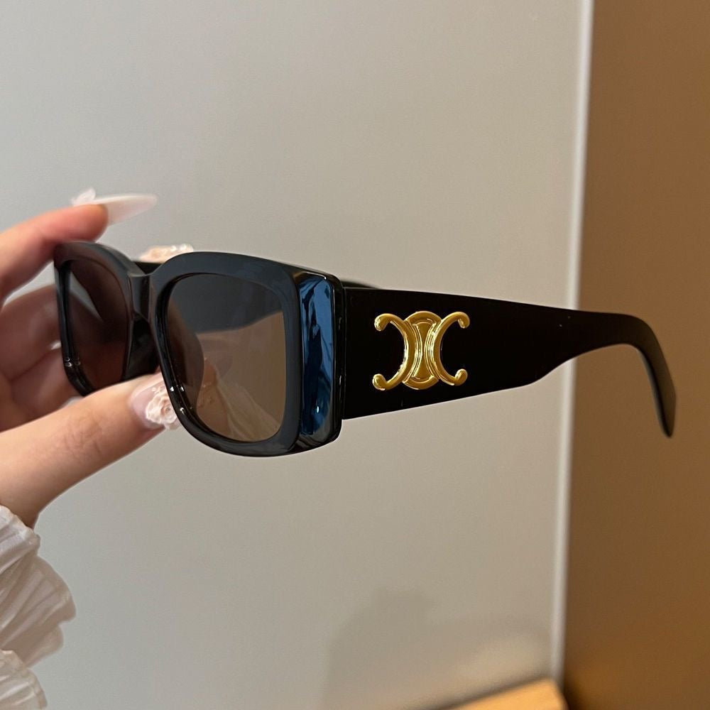 Luxuriöse Retro-Sonnenbrille mit Goldplakette