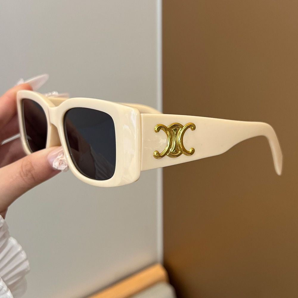 Luxuriöse Retro-Sonnenbrille mit Goldplakette