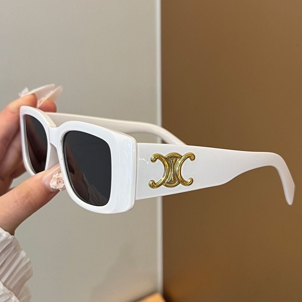 Luxuriöse Retro-Sonnenbrille mit Goldplakette