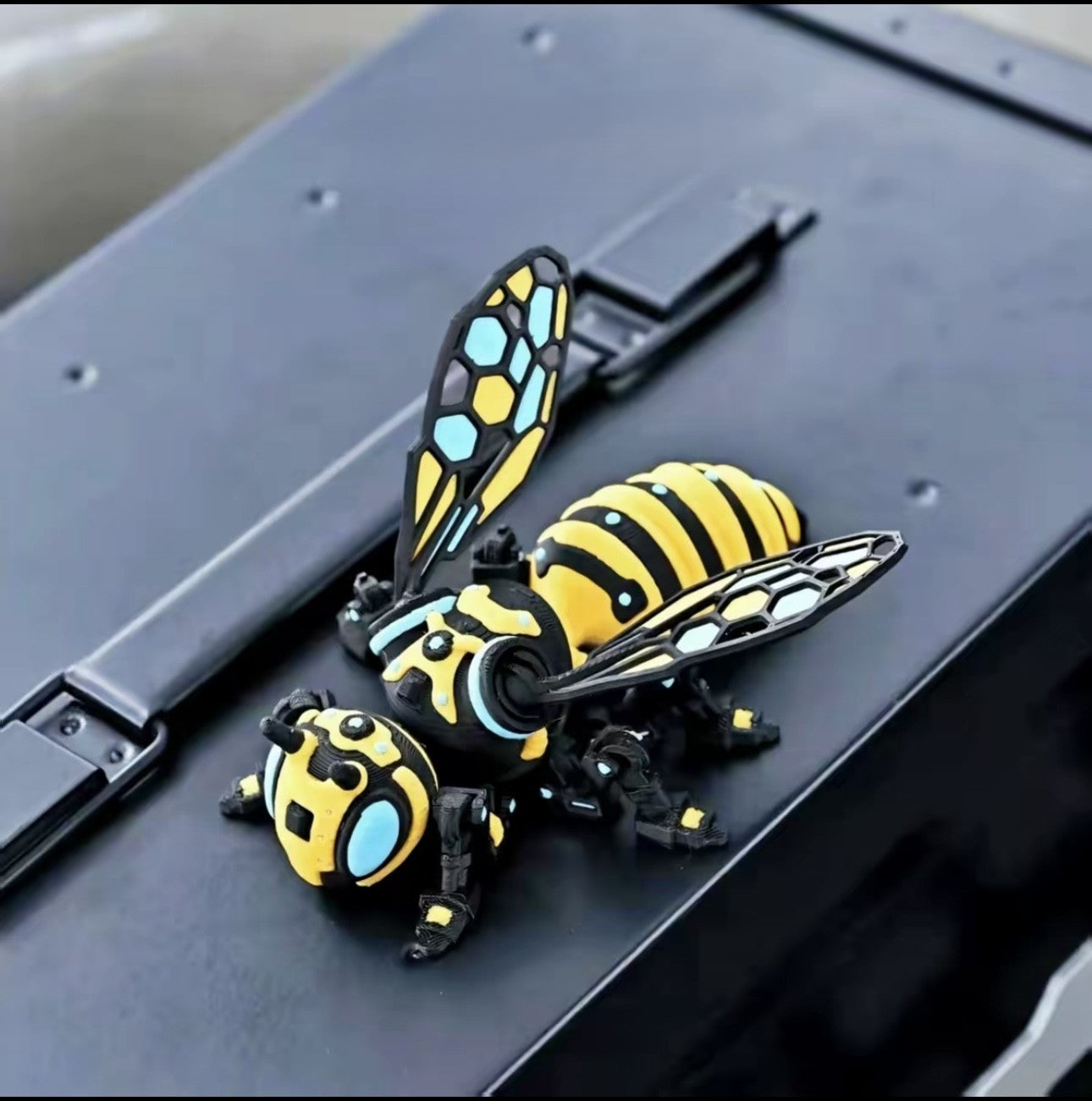 Cyber ​​Mech Bumblebee 3D vytištěný módní ornament