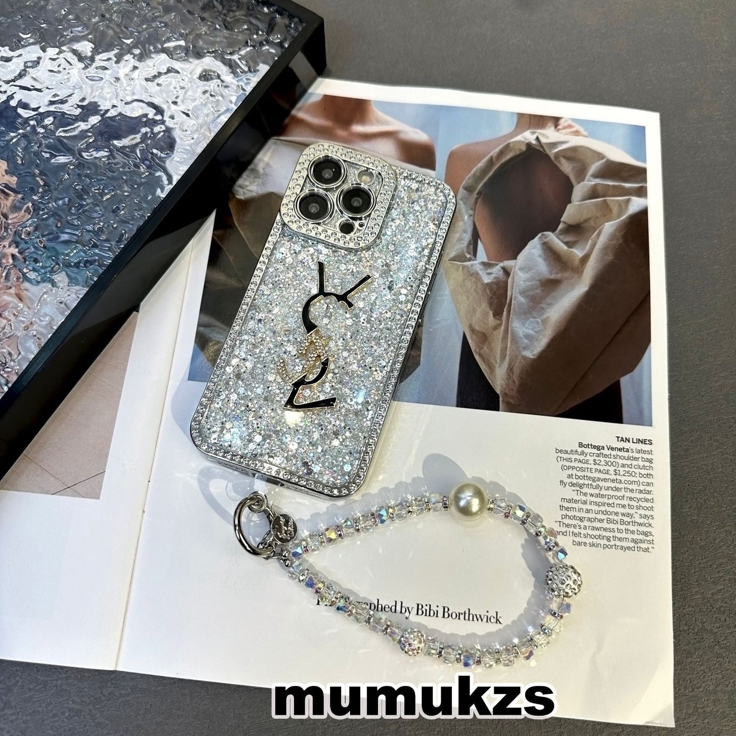 Luxuriöse glitzernde holografische Y-S-L-inspirierte iPhone-Hülle – Diamond Shine Edition