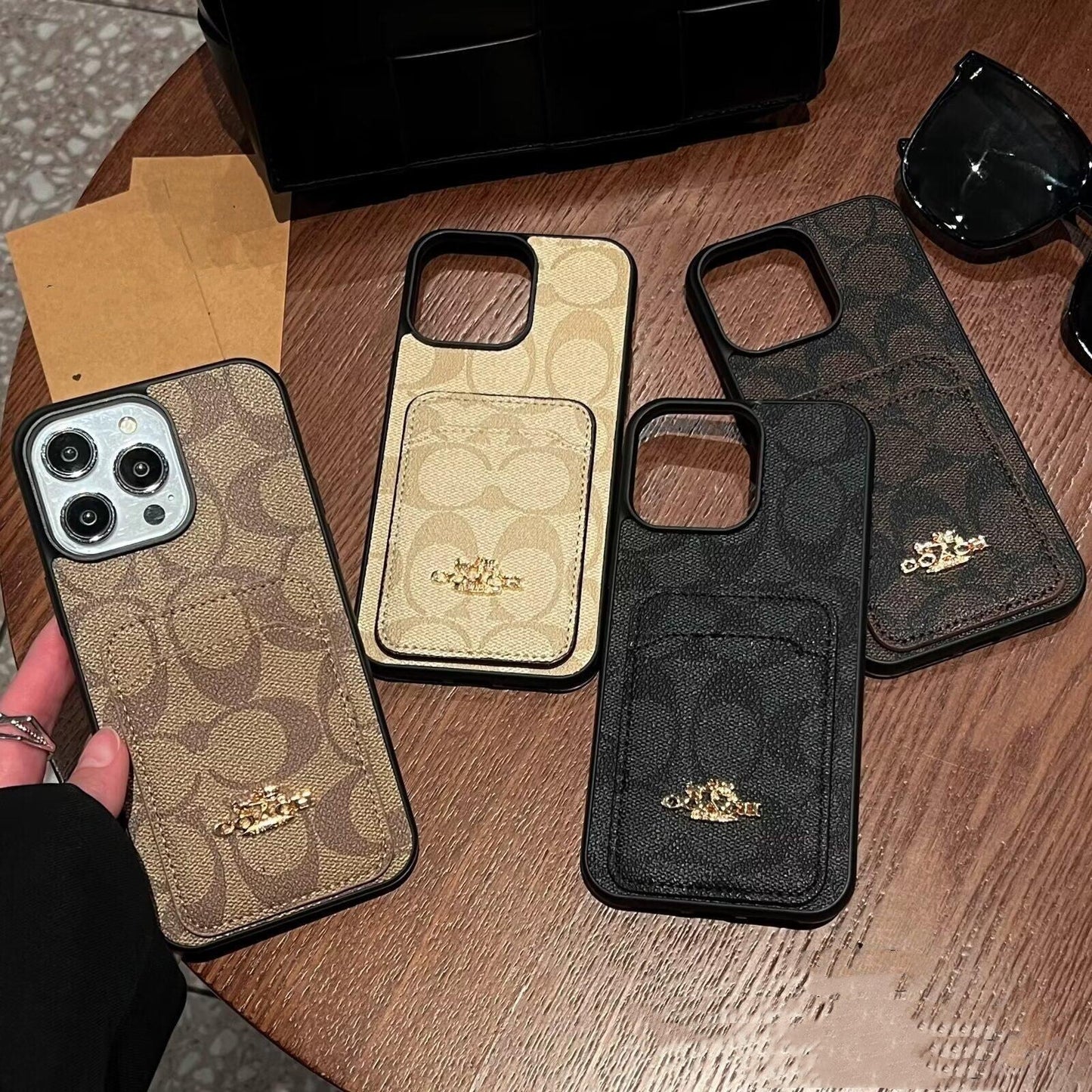 Klassische iPhone-Hülle aus Leder mit Kartenetui