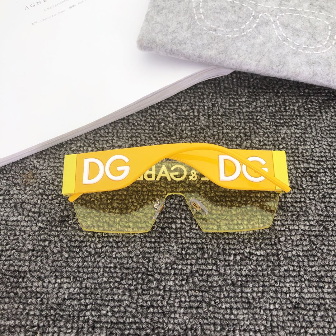 Lunettes de soleil carrées à la mode