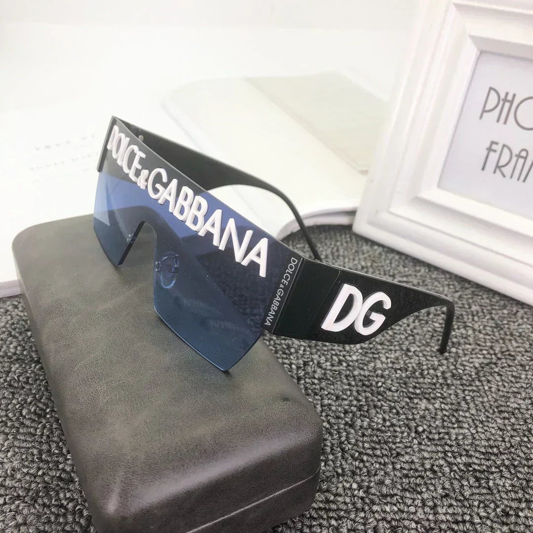 Lunettes de soleil carrées à la mode