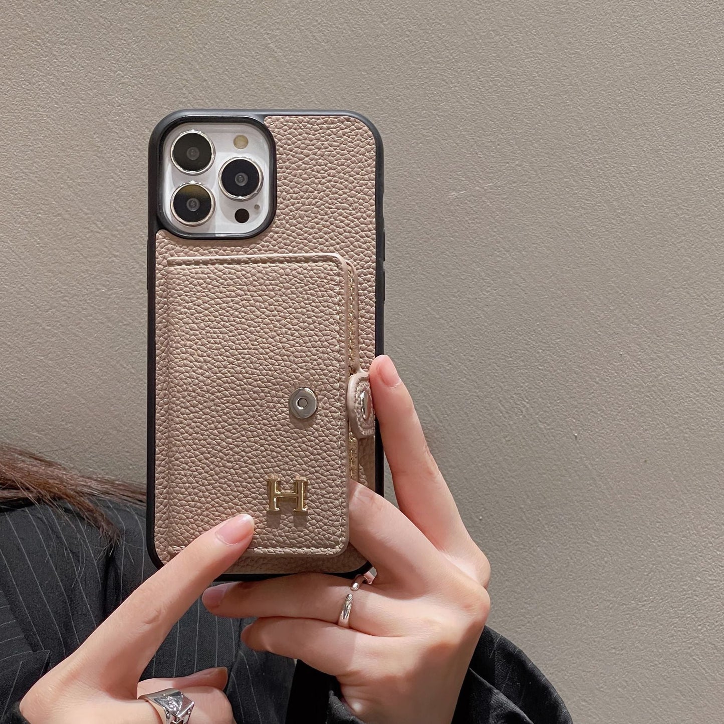 H Skórzane etui na karty do iPhone'a