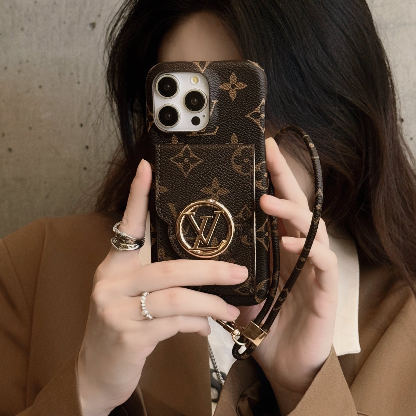 Luxuriöse iPhone-Hülle mit Kartenhalter und Kette