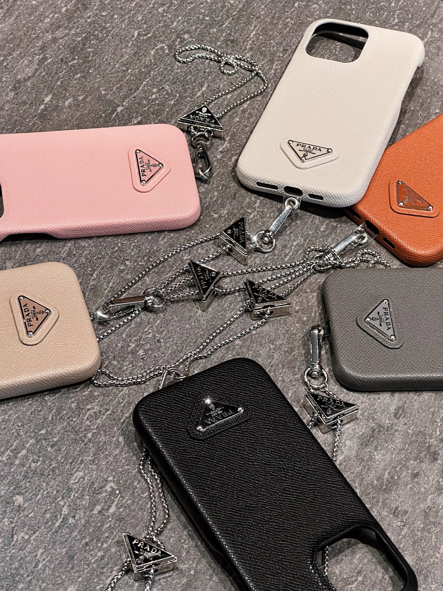 Luxuriöse iPhone-Hülle aus Leder zum Umhängen