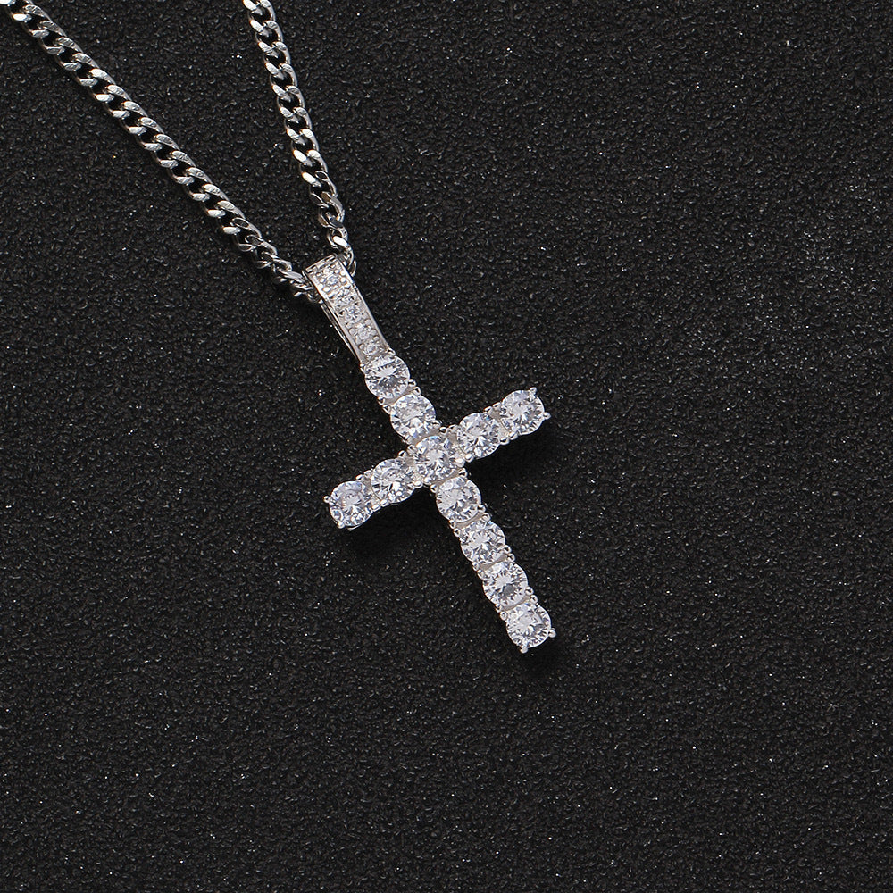 Collana con croce ghiacciata