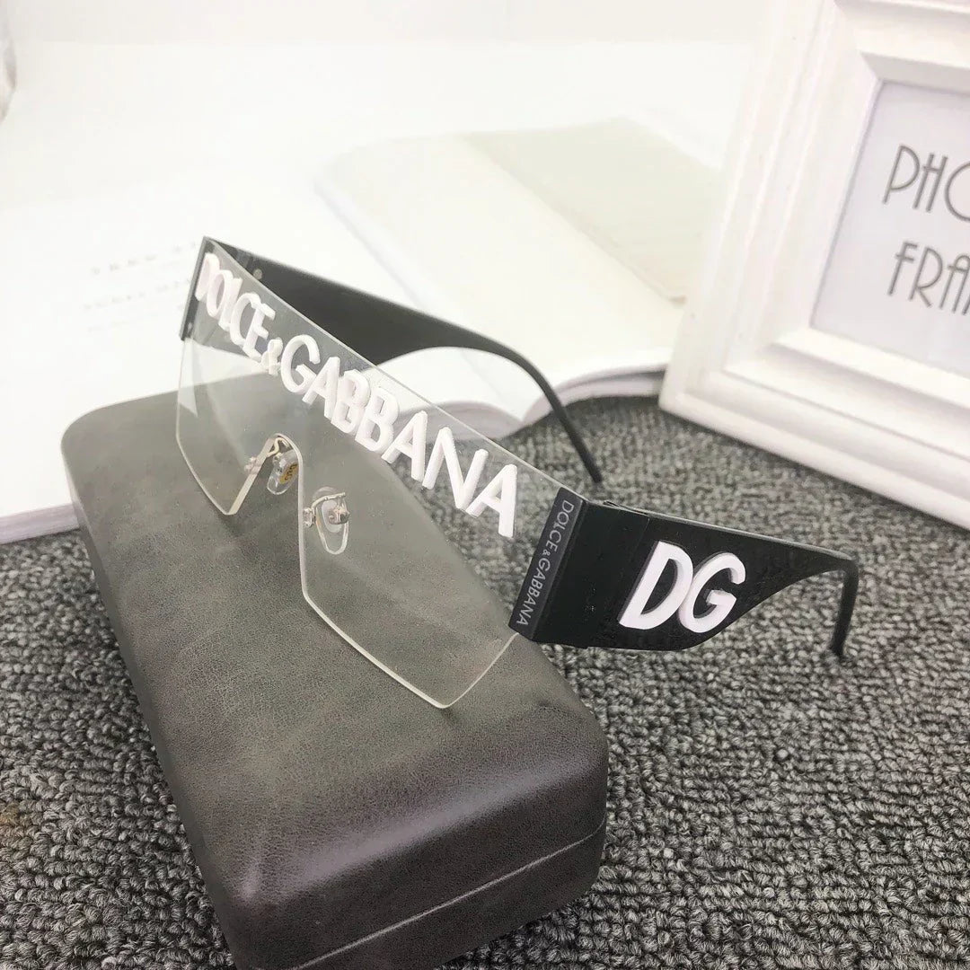 Lunettes de soleil carrées à la mode