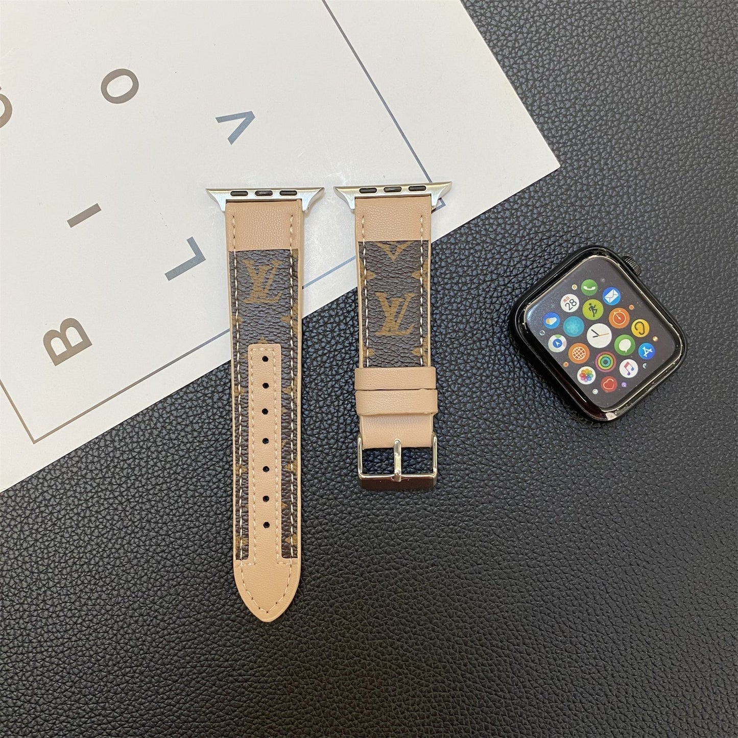 ŘEMÍNEK APPLE ŠITÍ NA HODINKY MONOGRAMOVÉ KOŽENÉ