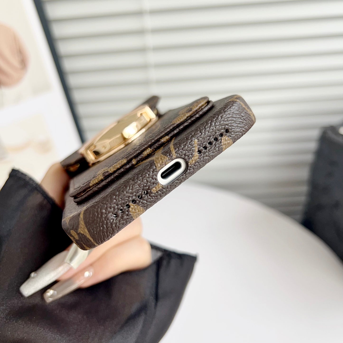 Luxusní crossbody pouzdro na iPhone s kapsou na kartu & Odnímatelný popruh