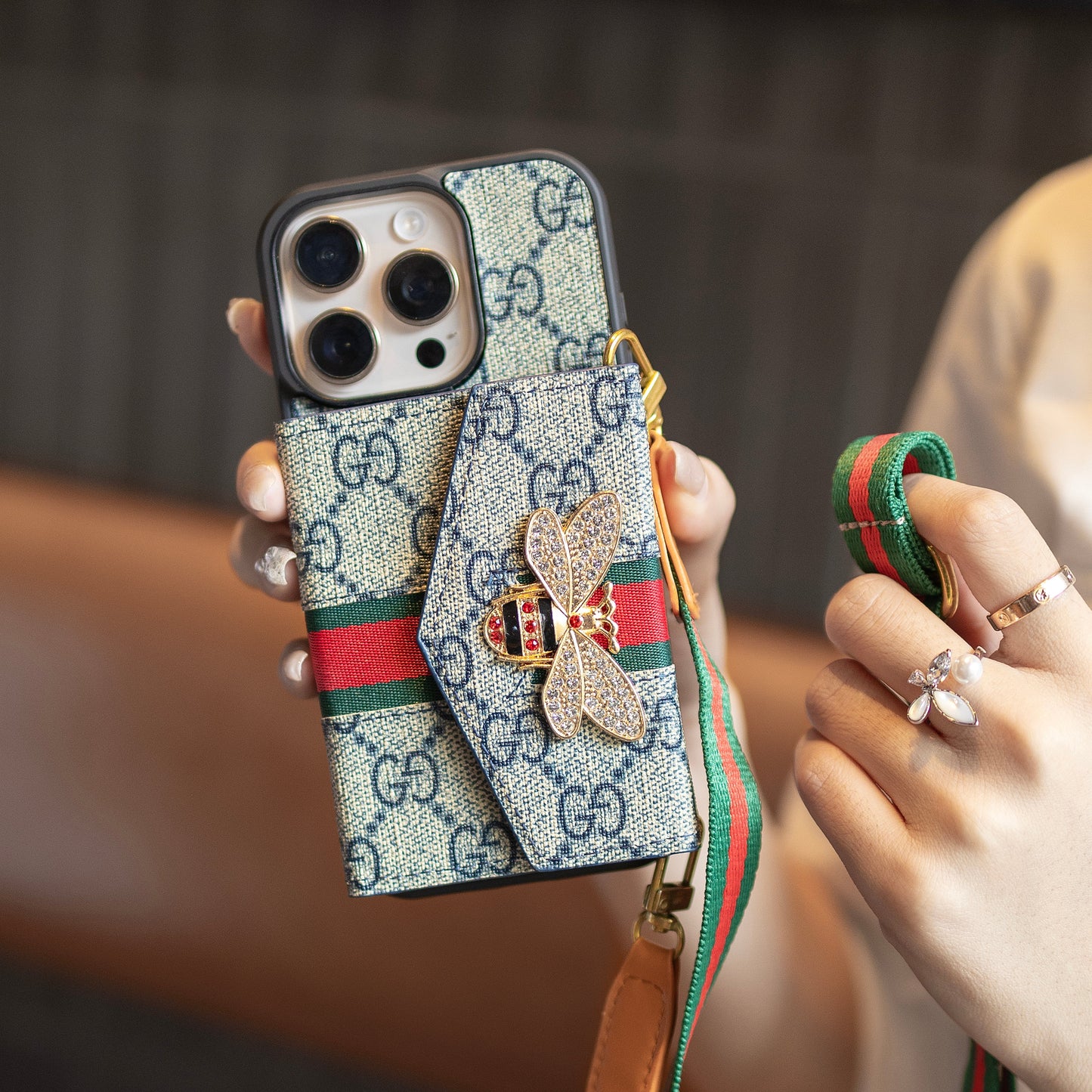 Wysokiej jakości zaawansowane etui Crossbody na iPhone'a z uchwytem na kartę  &  i paskiem na ramię