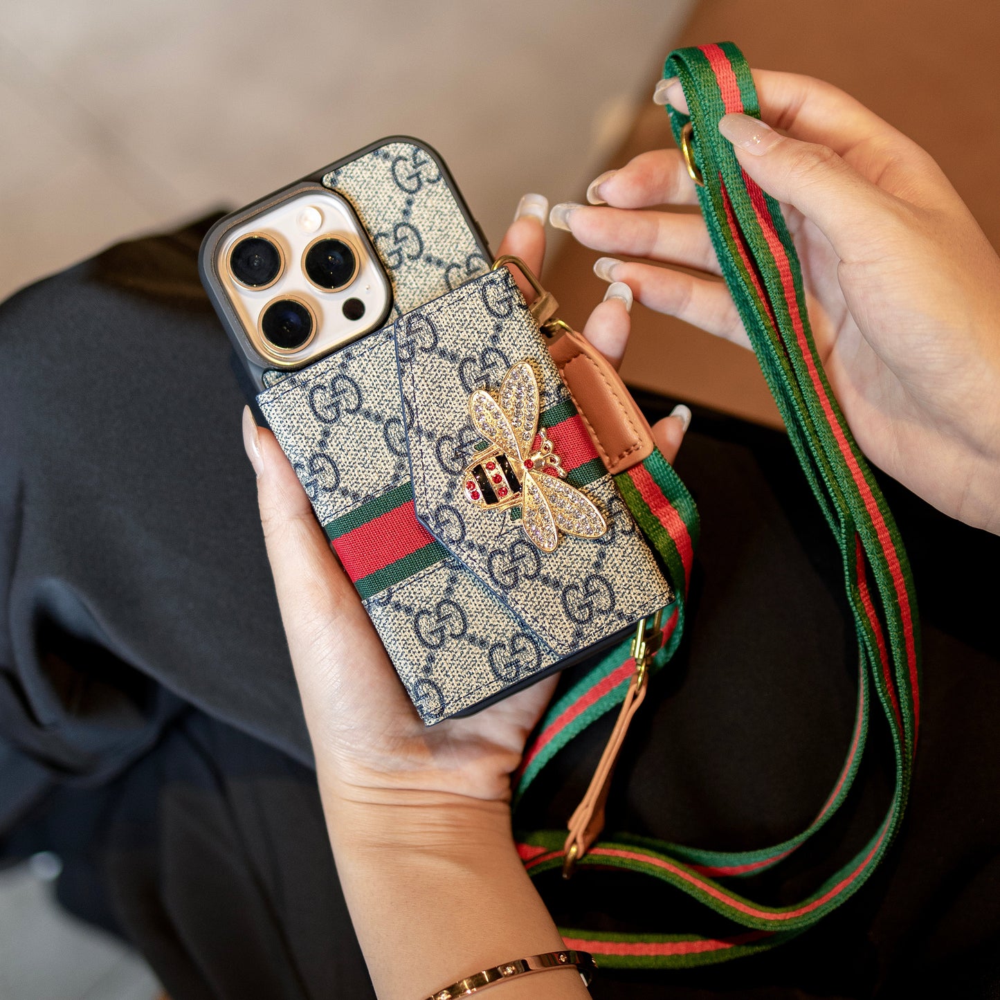 Wysokiej jakości zaawansowane etui Crossbody na iPhone'a z uchwytem na kartę  &  i paskiem na ramię