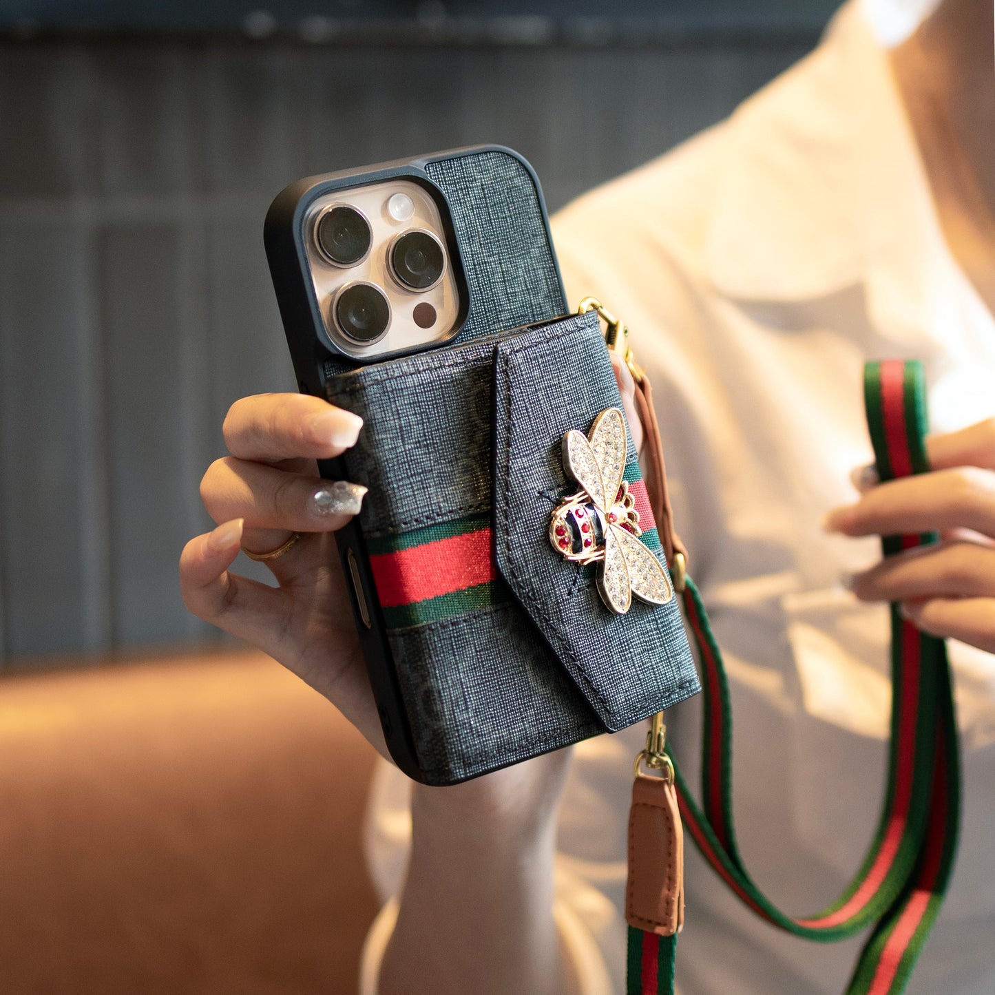 Wysokiej jakości zaawansowane etui Crossbody na iPhone'a z uchwytem na kartę  &  i paskiem na ramię