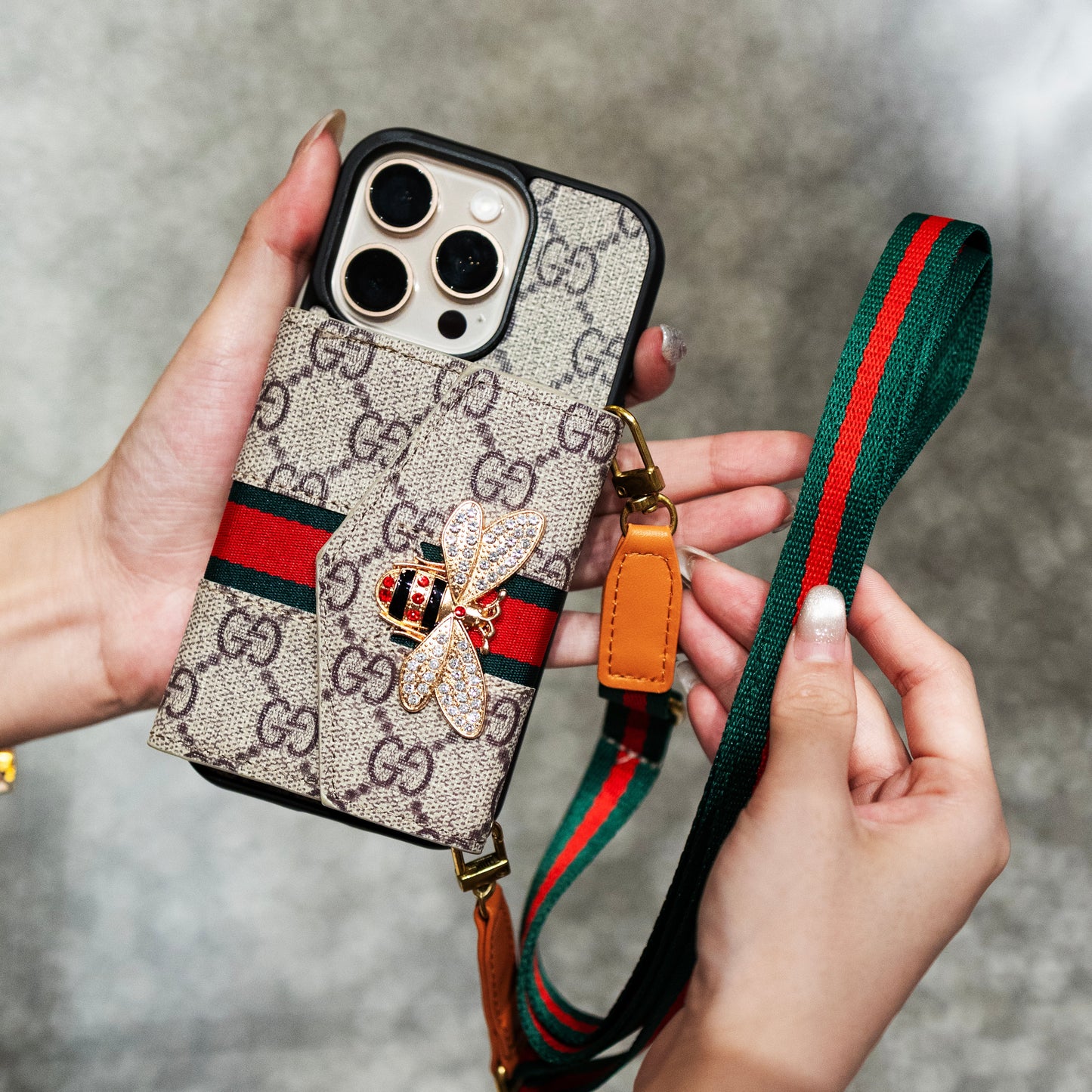 Wysokiej jakości zaawansowane etui Crossbody na iPhone'a z uchwytem na kartę  &  i paskiem na ramię