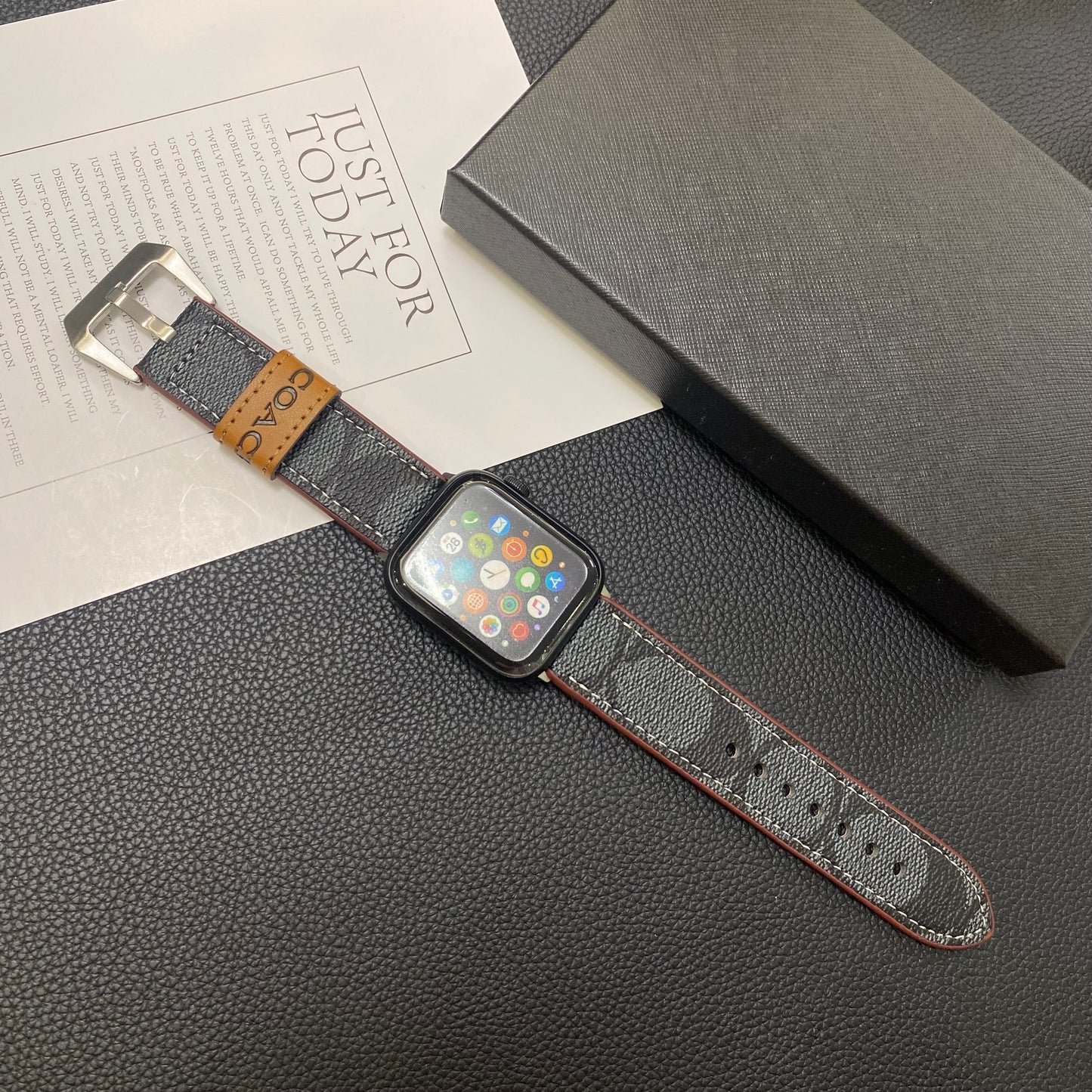 Skórzany klasyczny pasek do zegarka Apple Black-YHK244221710