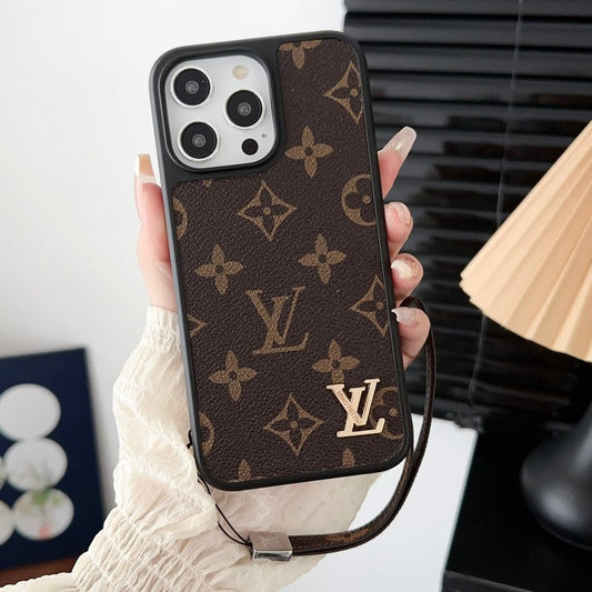 Luxuriöse iPhone-Hülle mit klassischer brauner Handkette