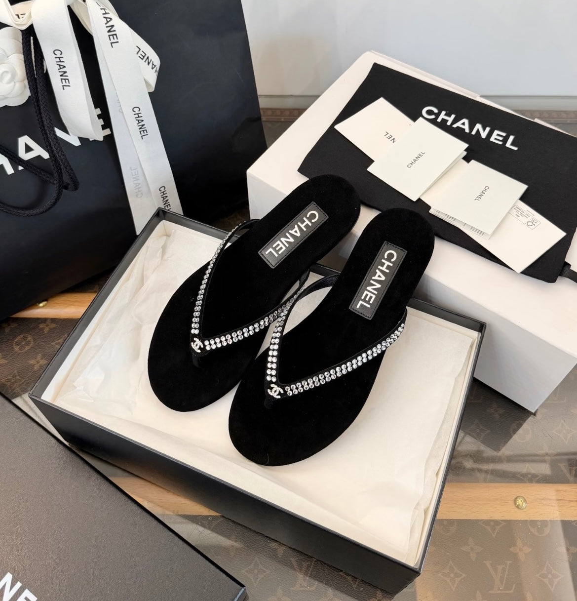 👡 Chic & Comfy Flat Flip Flops