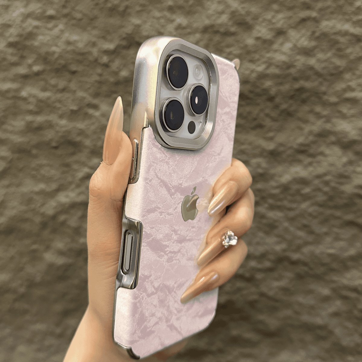 Бархатный чехол для iPhone с текстурой снега и гальваническим каркасом