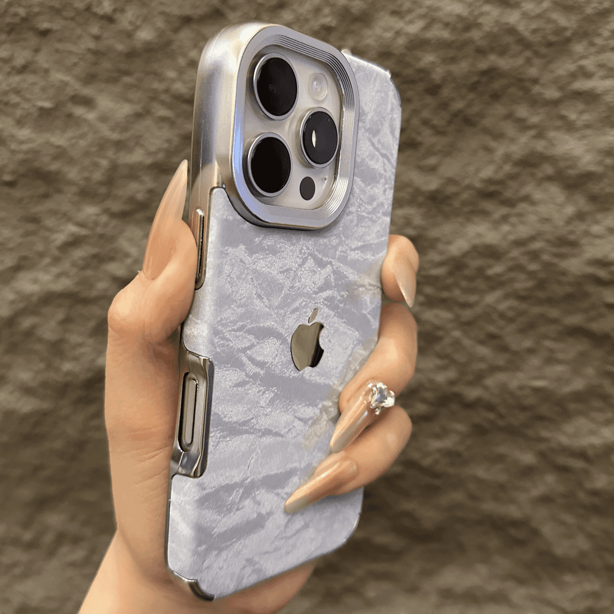 Бархатный чехол для iPhone с текстурой снега и гальваническим каркасом