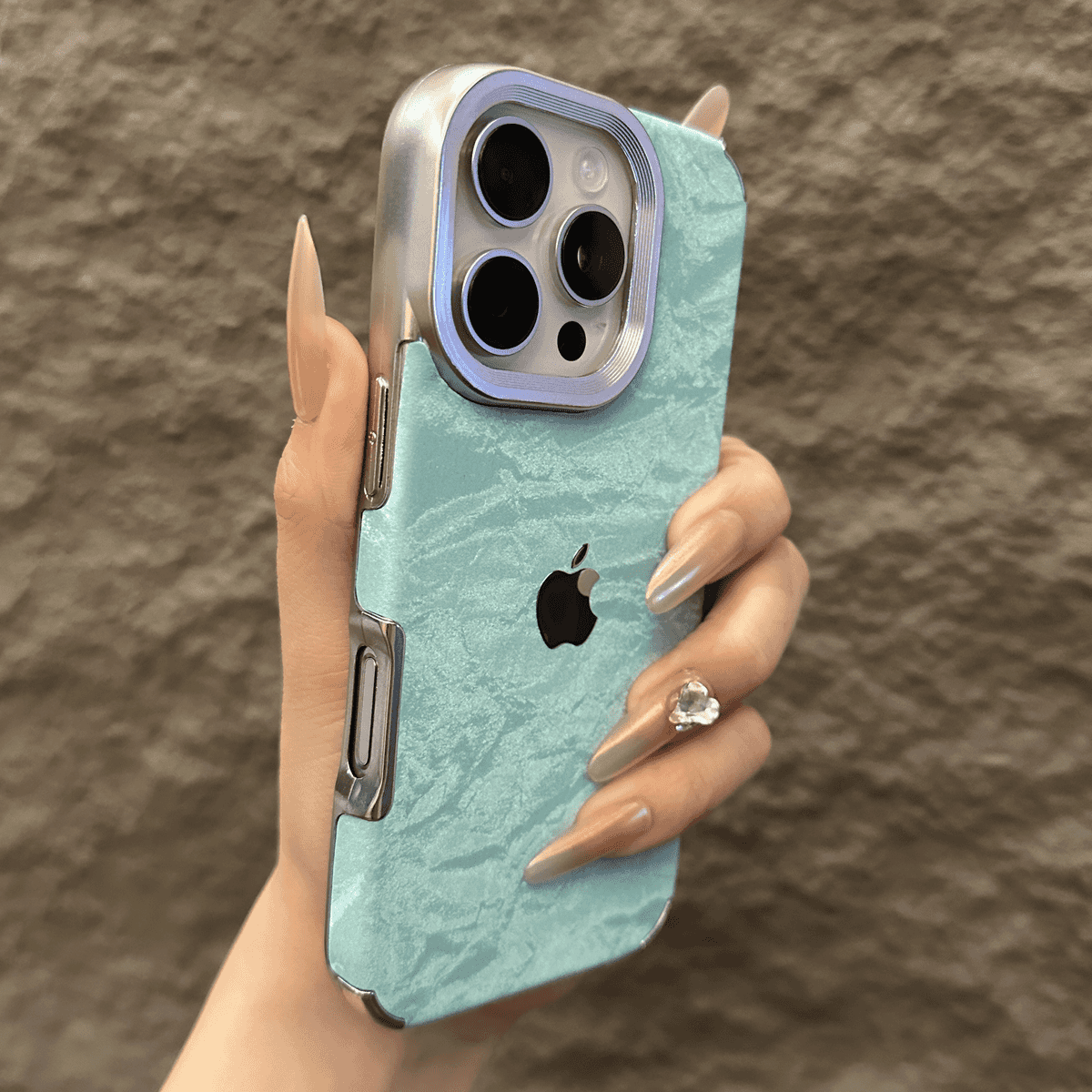 Бархатный чехол для iPhone с текстурой снега и гальваническим каркасом