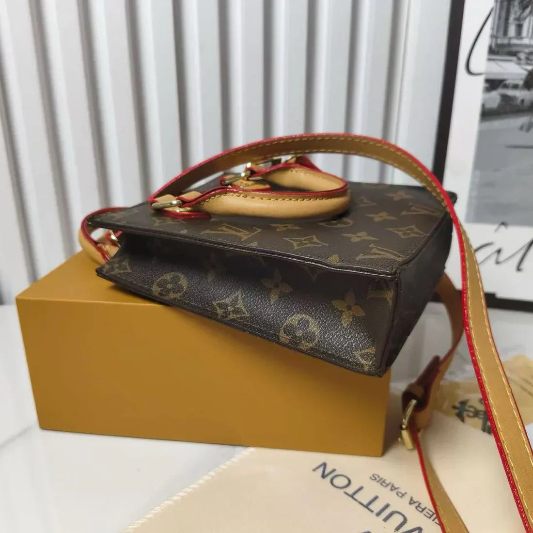 Klasická kabelka s crossbody popruhem