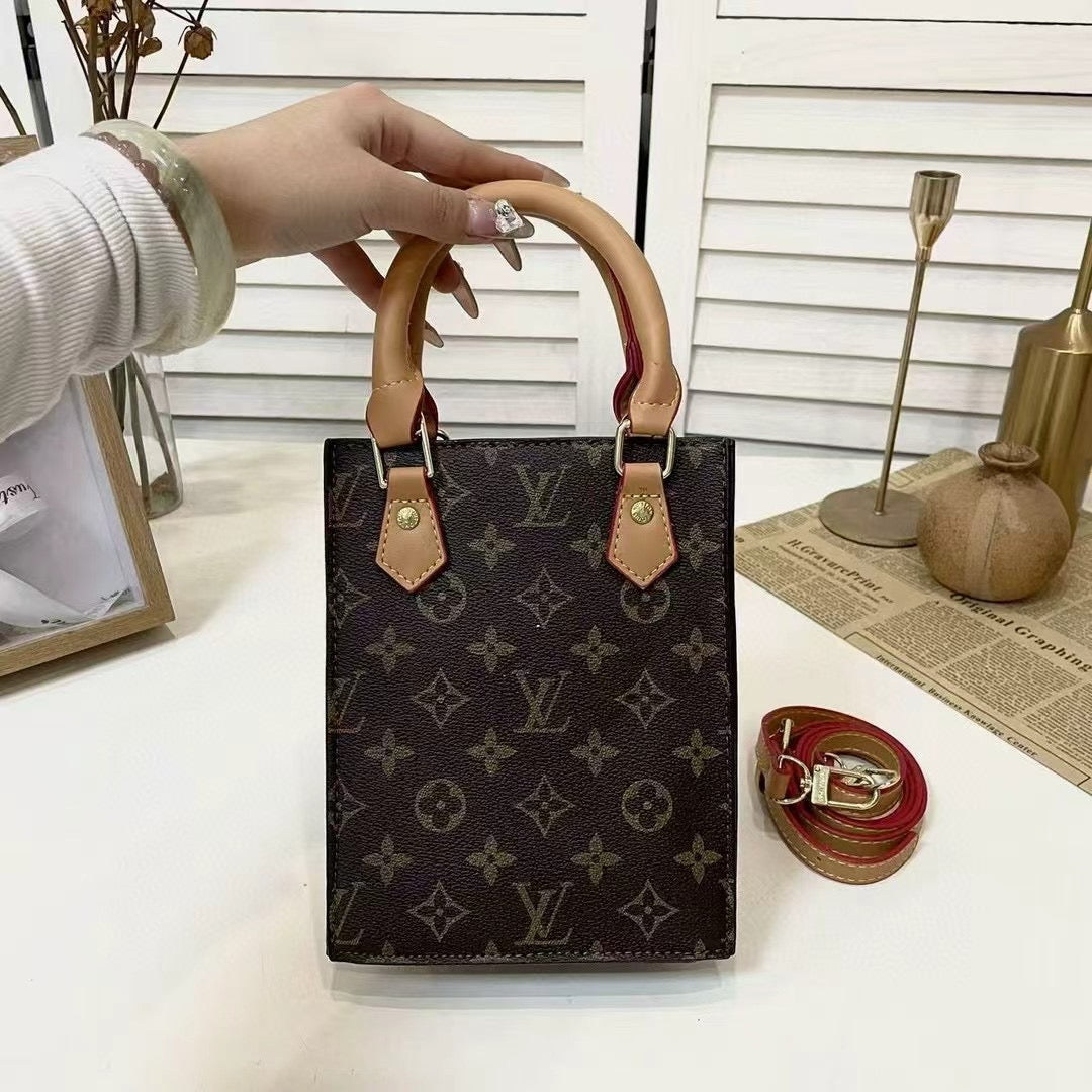 Klasická kabelka s crossbody popruhem