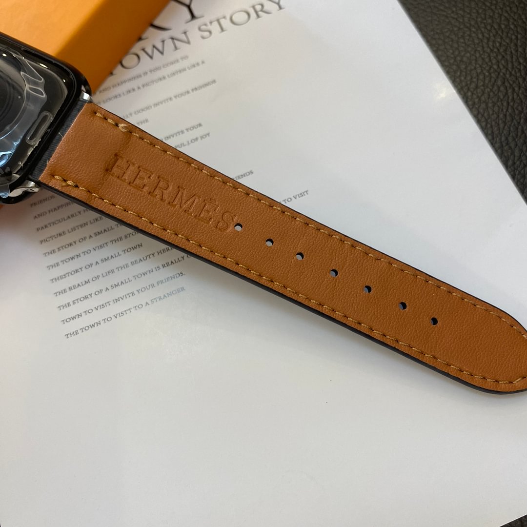 Originální kožený řemínek Apple Watch