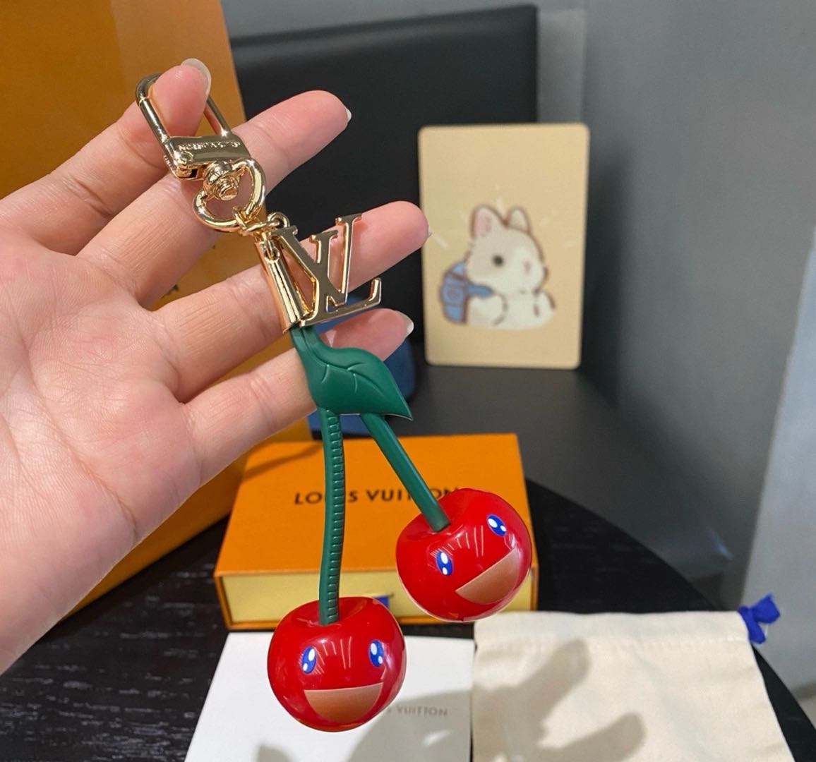 🌟 L-kirsebærnøglering: Sød + Luksus, alt i ét 🍒✨