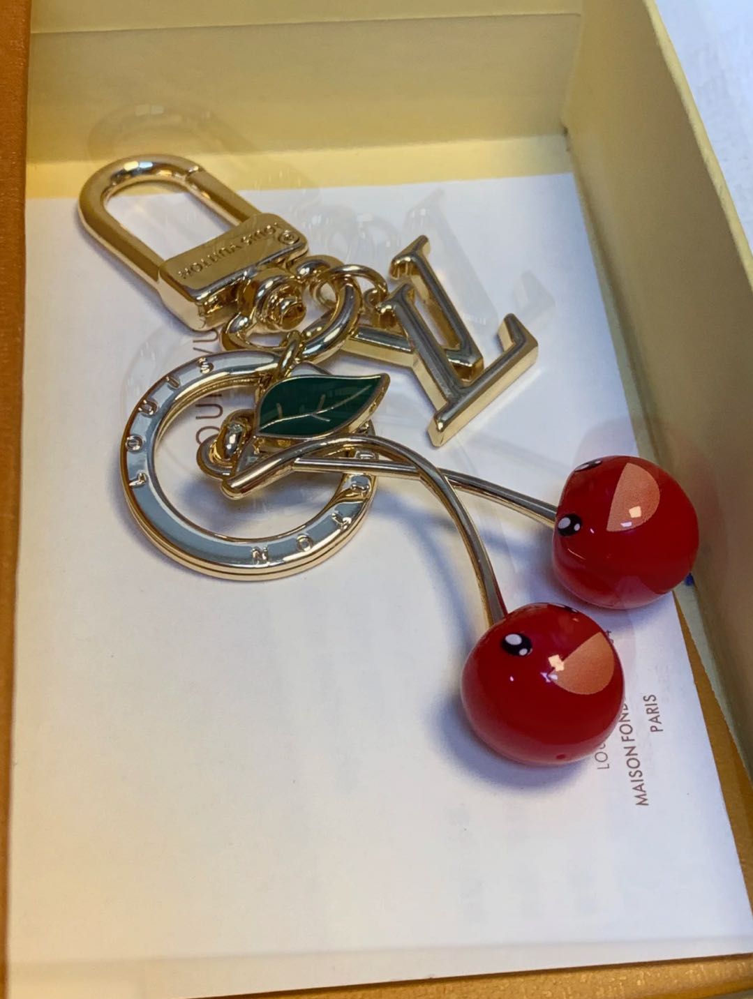 🌟 L-kirsebærnøglering: Sød + Luksus, alt i ét 🍒✨