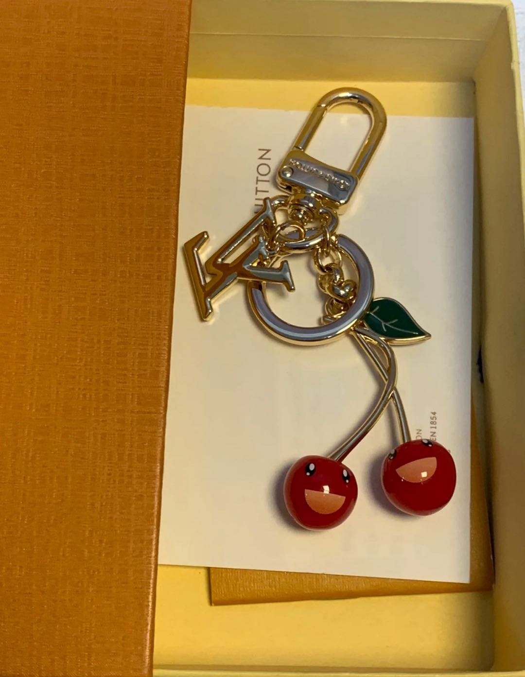 🌟 L-kirsebærnøglering: Sød + Luksus, alt i ét 🍒✨