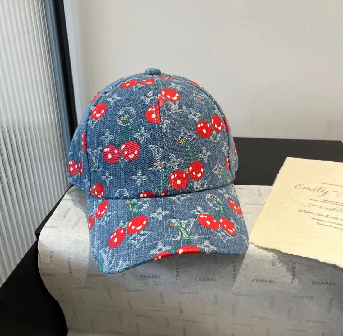 Niedlicher Hut mit Kirschmuster, ein Must-Have für Fashionistas