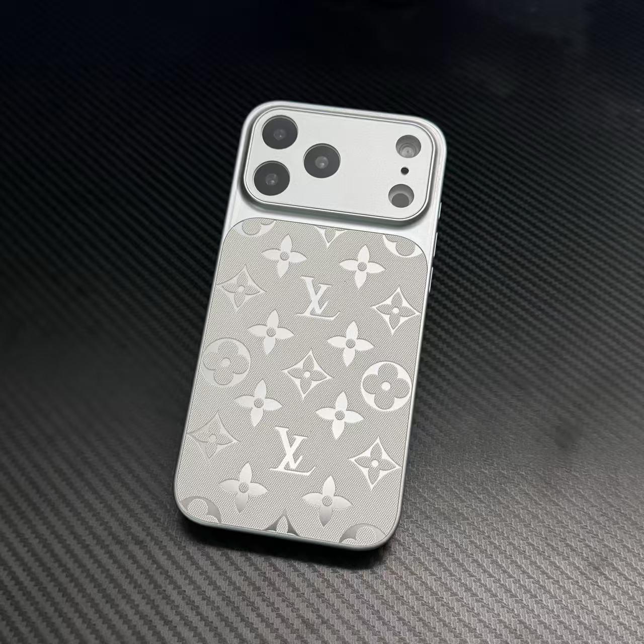 Luxe lederen telefoonhoes met monogrampatroon en volledige camerabescherming