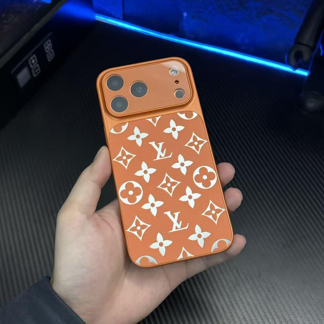 Luxe lederen telefoonhoes met monogrampatroon en volledige camerabescherming