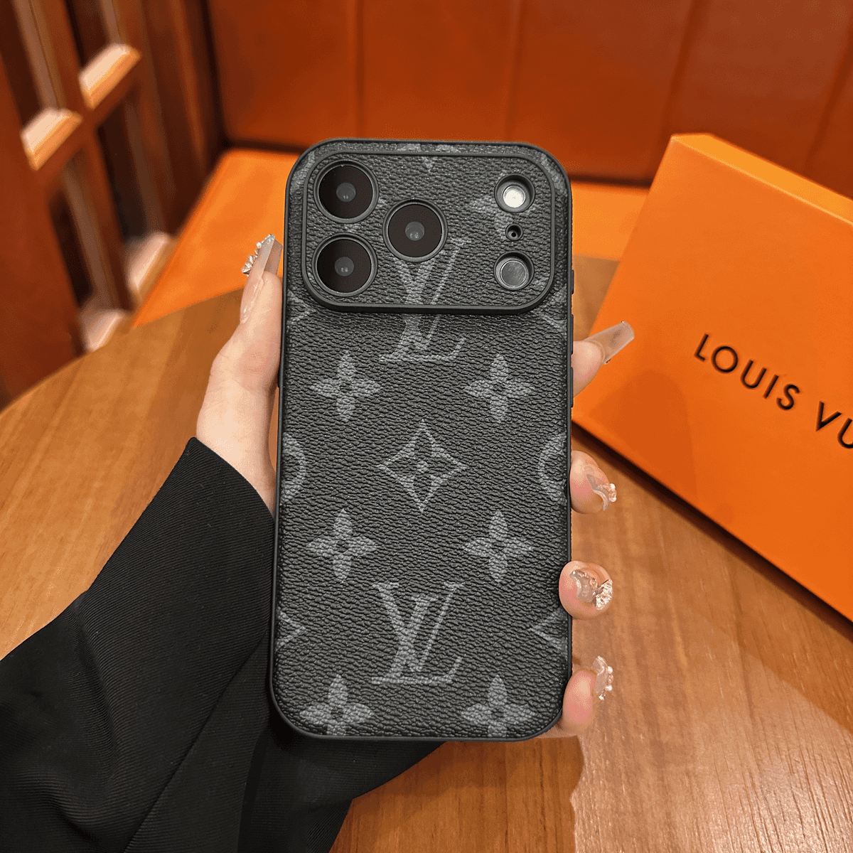 Premium-Schutzhülle aus gemustertem Leder für das iPhone – Slide-Kamera-Cover-Design