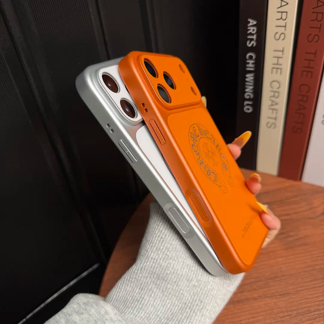 Custodia protettiva per iPhone con cuori cromati